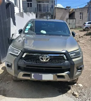Toyota Hilux 2021 Gray