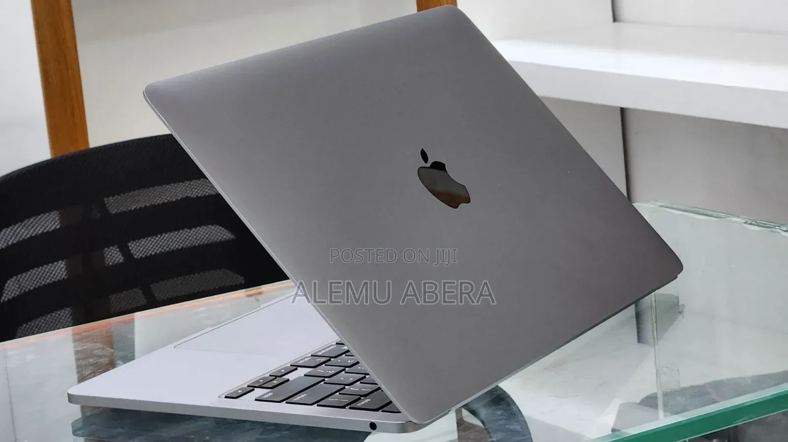 New Laptop Apple MacBook Pro 2022 M2 8GB Apple M2 SSD 256GB