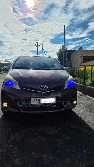 Toyota Yaris LE Hatchback 3dr 2012 Burgundy