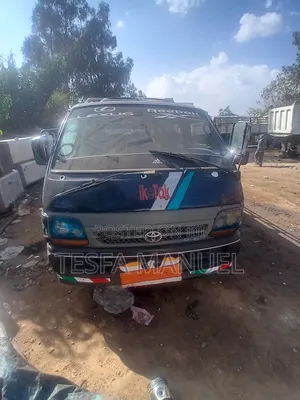 Toyota HiAce 1999 Black