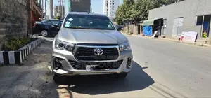 Toyota Hilux 2020 Gold