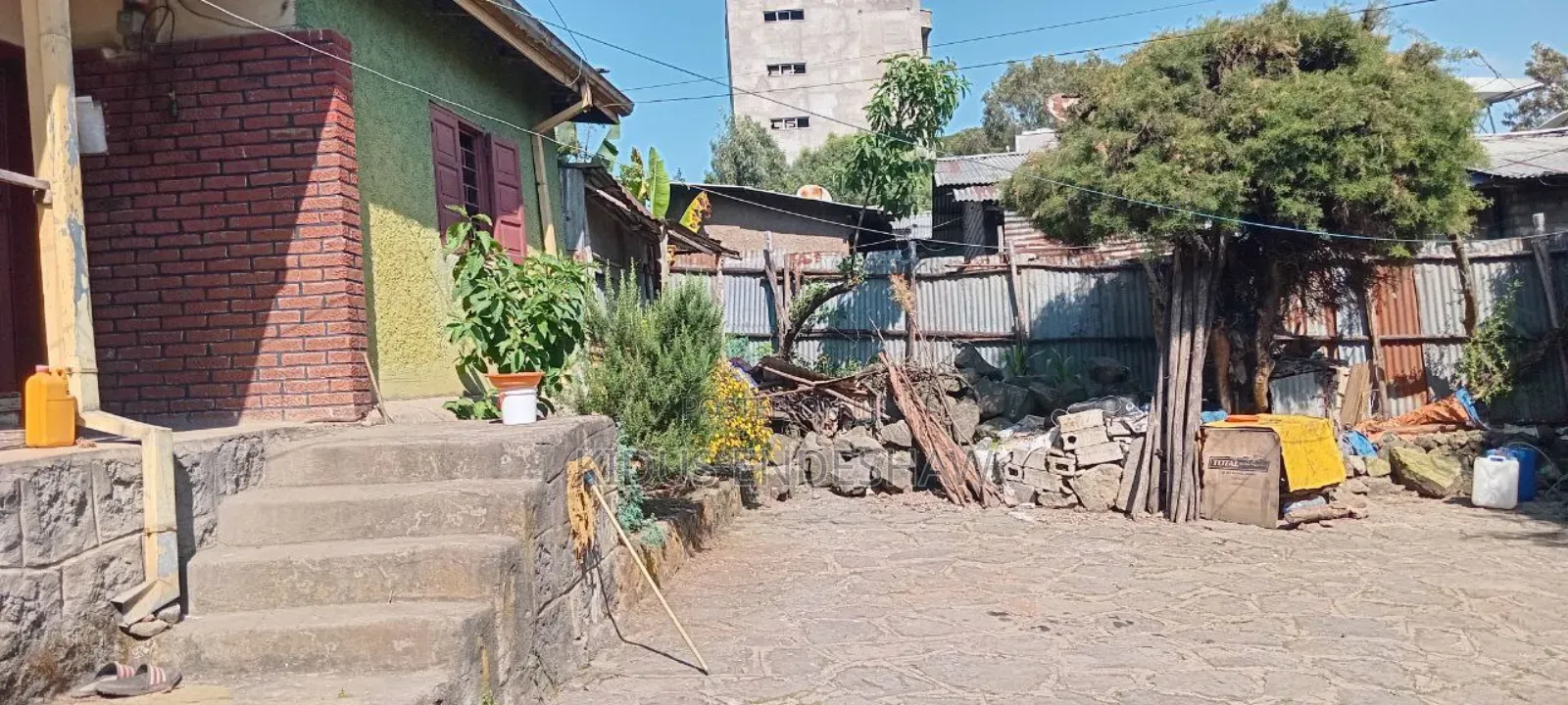 የሚሸጥ መሬት በ ሳር ቤት