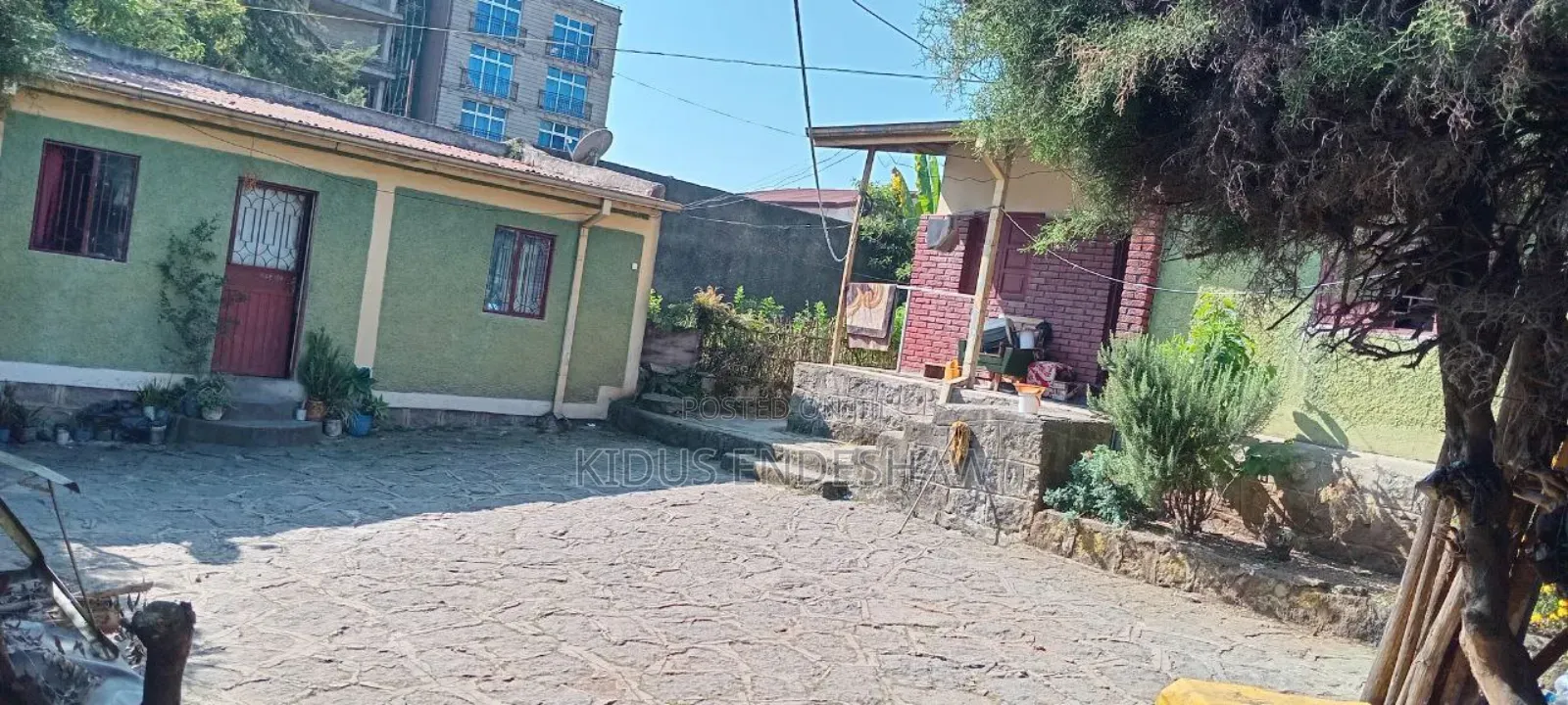 የሚሸጥ መሬት በ ሳር ቤት