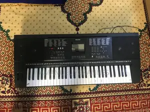 Yamaha PSR 493 Keyboard Piano