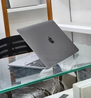 New Laptop Apple MacBook 8GB SSD 256GB