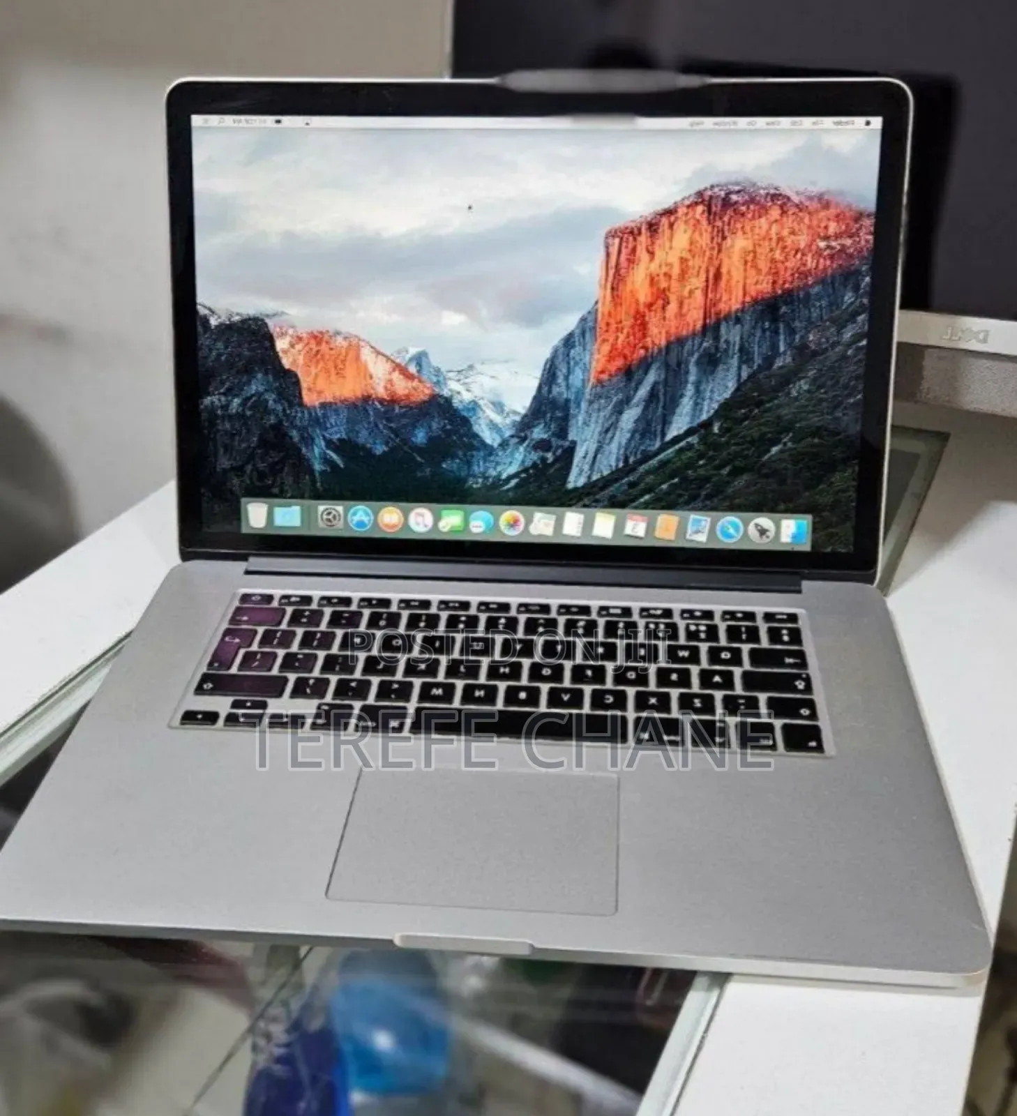 New Laptop Apple MacBook Pro 2015 16GB Intel Core i7 SSD 256GB