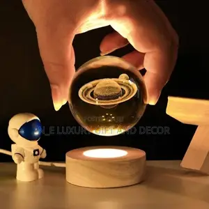 Saturn Crystal Bal