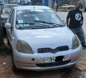 Toyota Vitz 2001 Silver