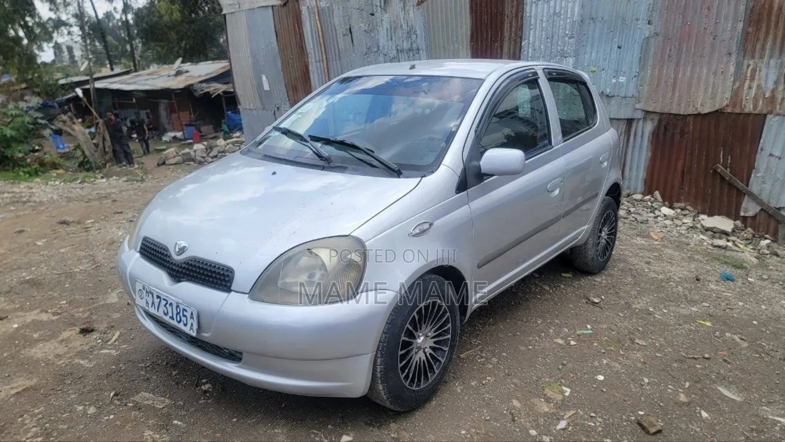 Toyota Vitz 2000 Silver