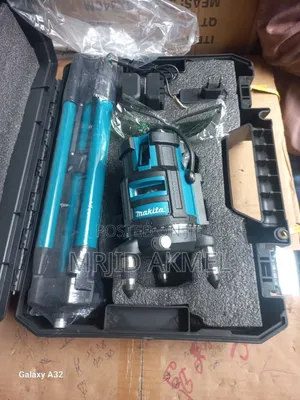 Makita 360 Laser Level 2batter and Estnd