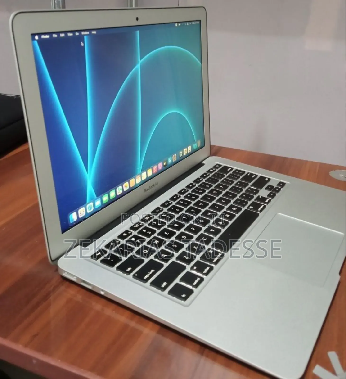New Laptop Apple MacBook Air 2015 8GB Intel Core i5 SSD 128GB