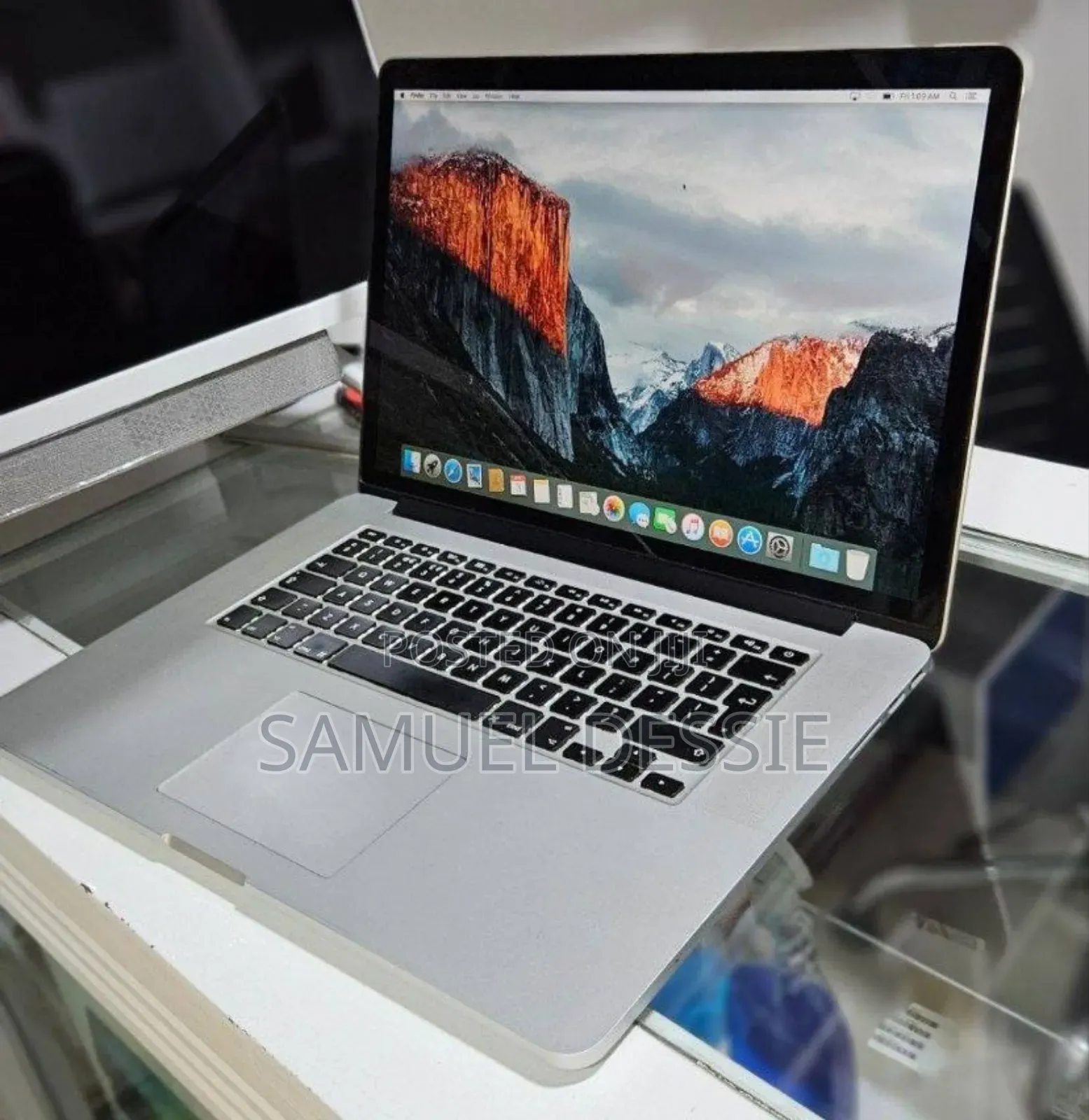 New Laptop Apple MacBook Pro 2015 16GB Intel Core i7 SSD 256GB