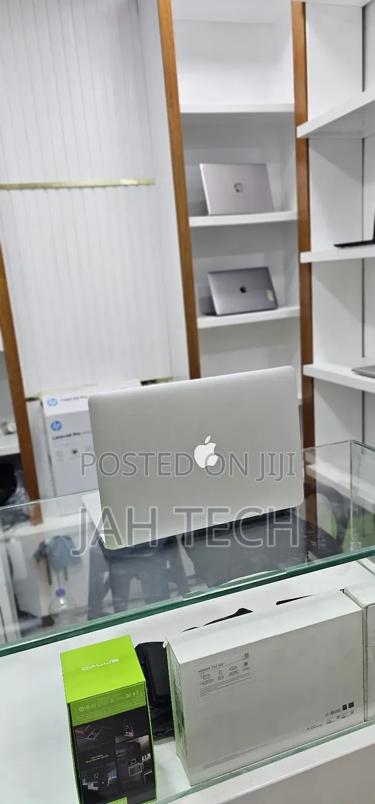 New Laptop Apple MacBook Air 2015 8GB Intel Core i5 SSD 128GB