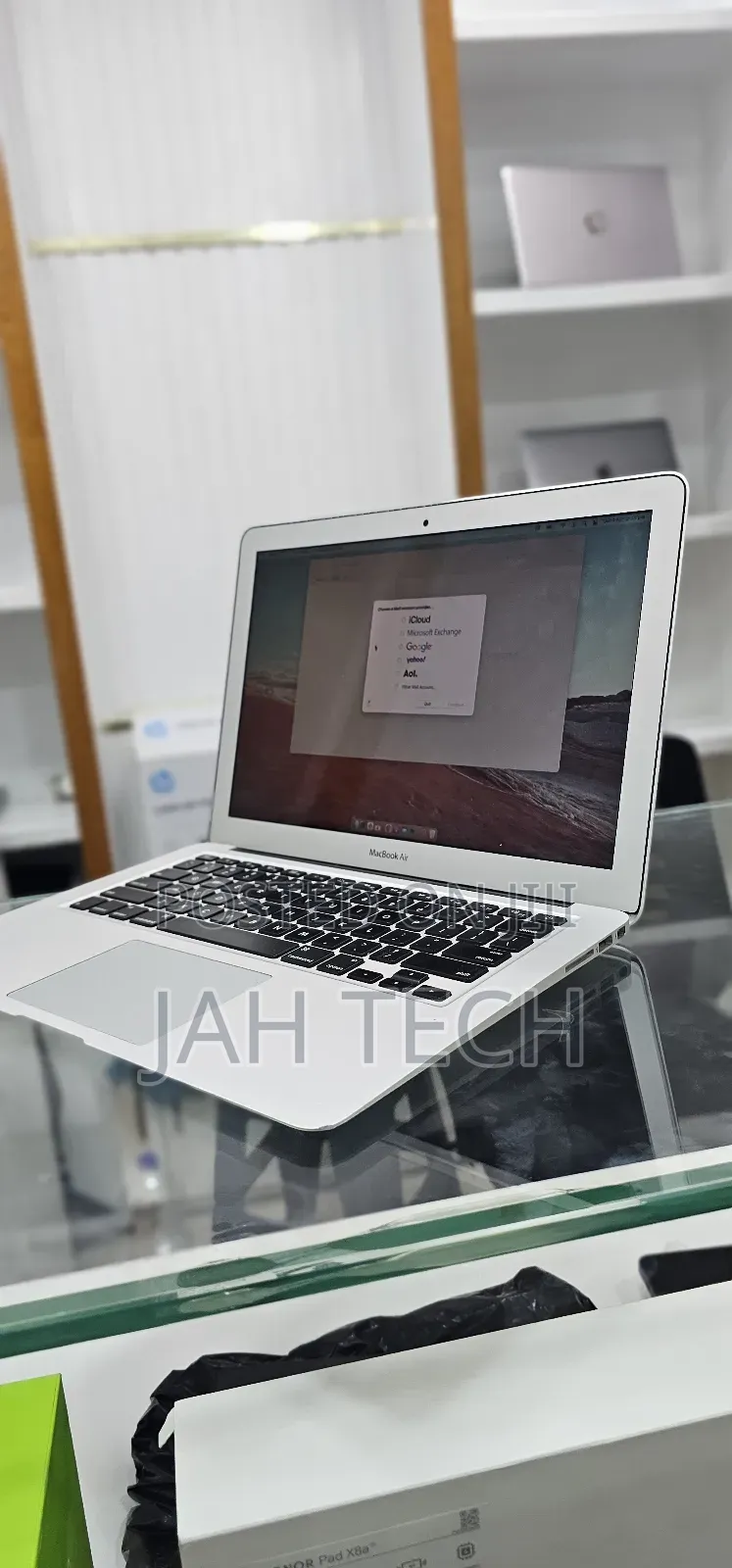 New Laptop Apple MacBook Air 2015 8GB Intel Core i5 SSD 128GB