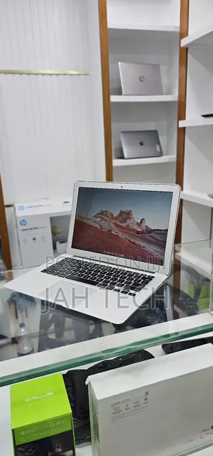 New Laptop Apple MacBook Air 2015 8GB Intel Core i5 SSD 128GB