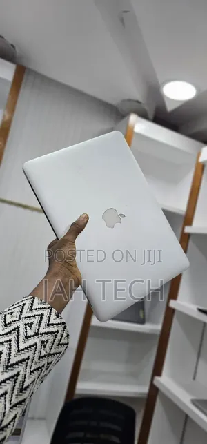 New Laptop Apple MacBook Air 2015 8GB Intel Core i5 SSD 128GB