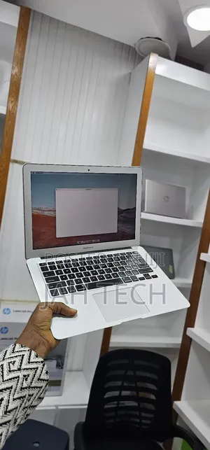 New Laptop Apple MacBook Air 2015 8GB Intel Core i5 SSD 128GB