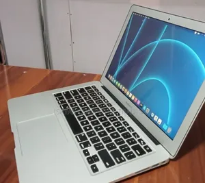 New Laptop Apple MacBook 2015 8GB Intel Core i5 SSD 128GB