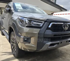 New Toyota Hilux 2025 Gold