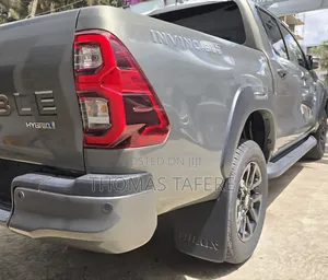 New Toyota Hilux 2025 Gold