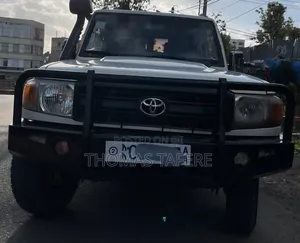 Toyota Land Cruiser 2018 White