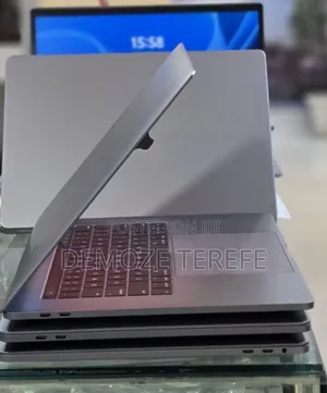 New Laptop Apple MacBook Pro 2017 16GB Intel Core i7 SSD 512GB