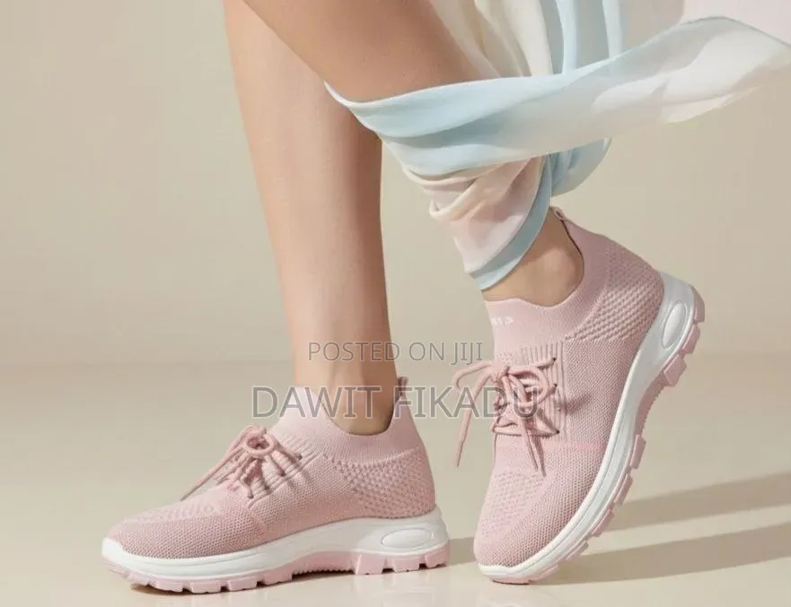 Womens Shoes ( ብዛት ለሚረከቡ )