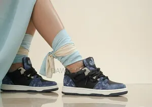 Womens Shoes ( ብዛት ለሚረከቡ )