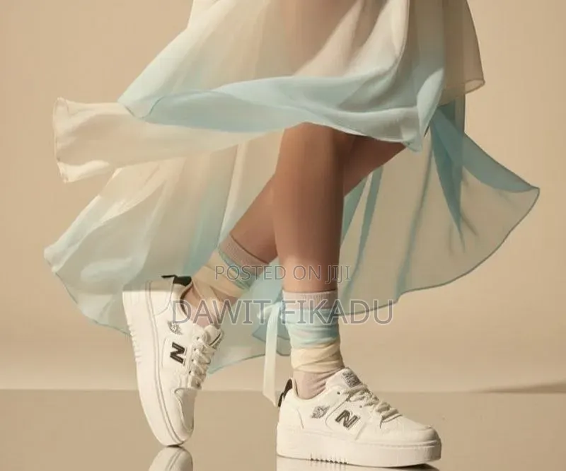 Womens Shoes ( ብዛት ለሚረከቡ )