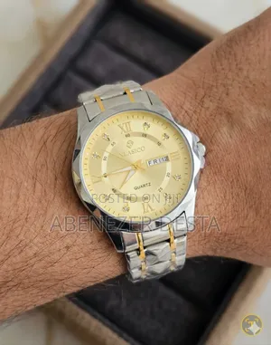 Classico Luxury Quartz Timepiece Featuring a Signature Diamond-Cut 9
