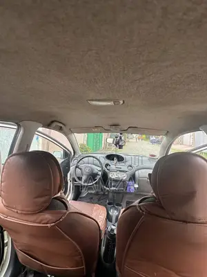 Toyota Vitz 2004 White