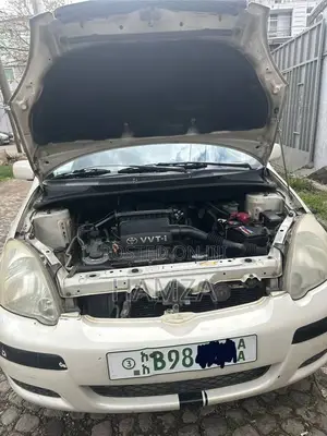 Toyota Vitz 2004 White