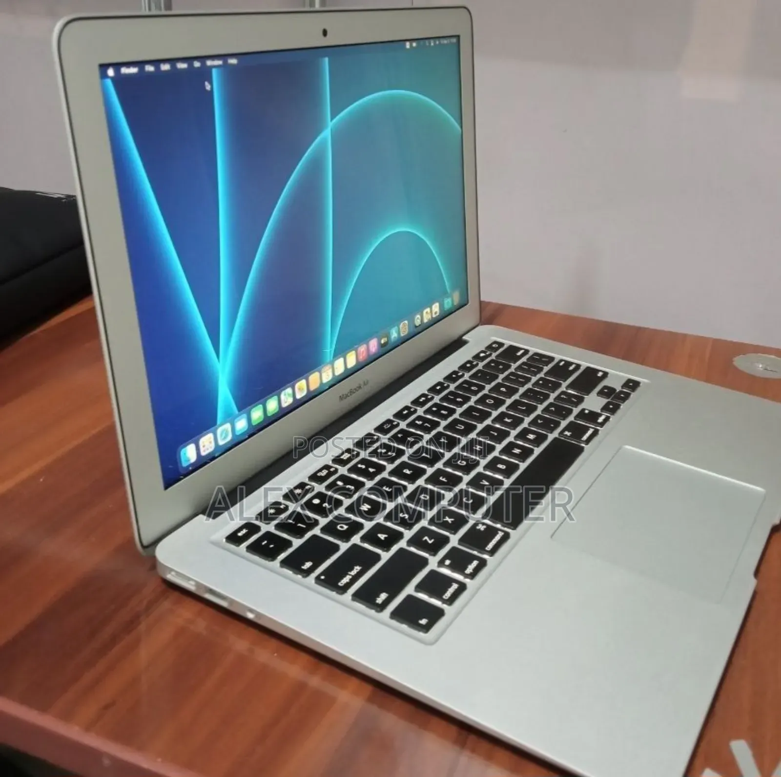 New Laptop Apple MacBook Air 2015 8GB Intel Core i5 SSD 128GB
