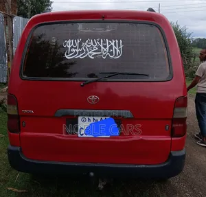 Toyota HiAce 2005 Red
