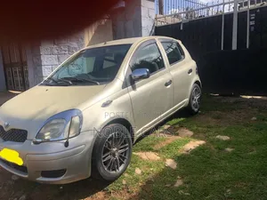 Toyota Vitz 2002 Gold