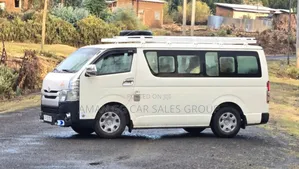 Toyota HiAce 2015 White