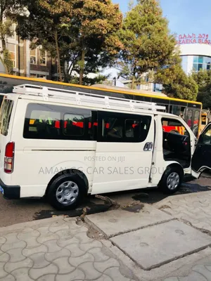 Toyota HiAce 2015 White