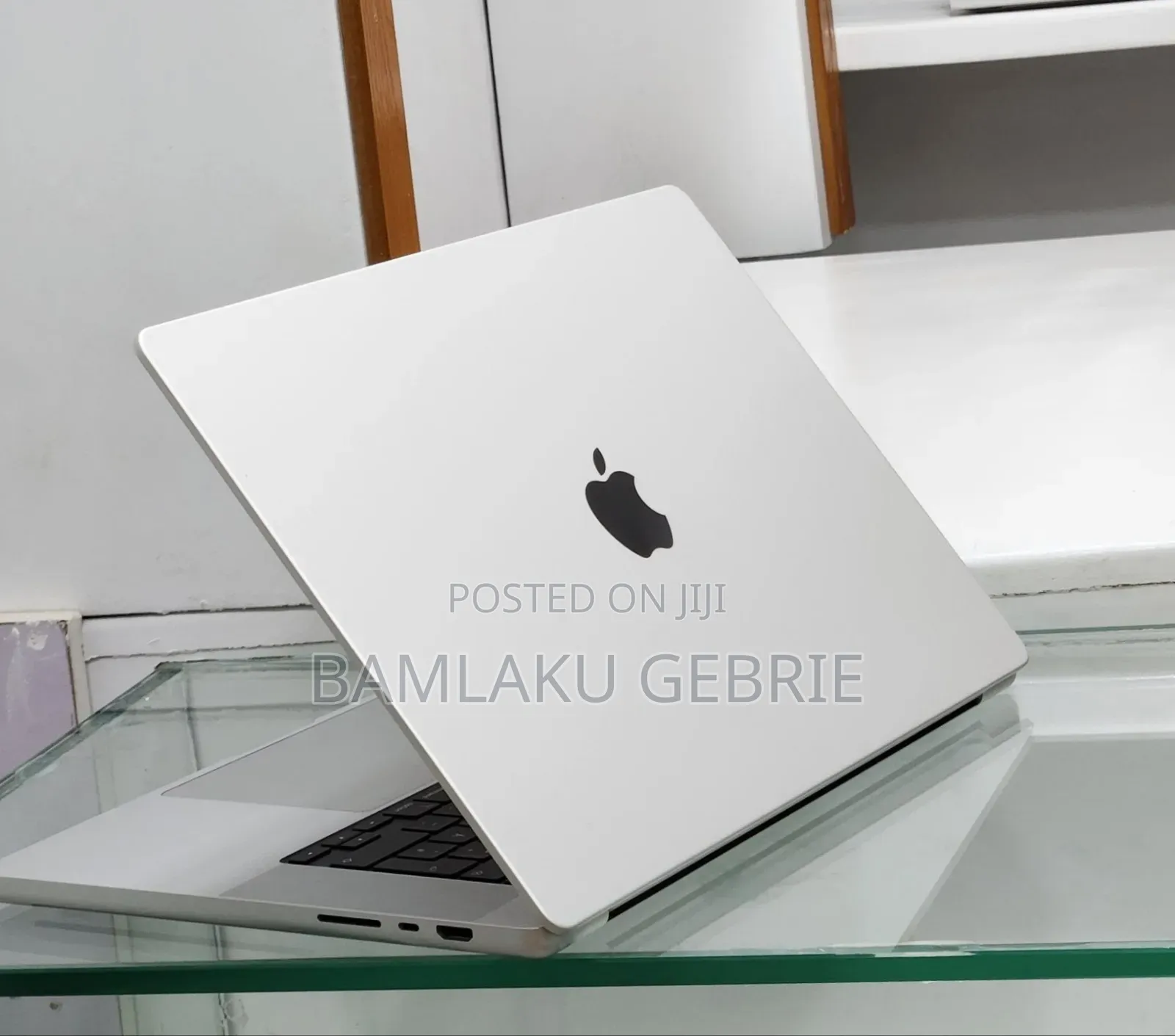 New Laptop Apple MacBook Pro 2021 M1 16GB Apple M1 Pro SSD 512GB