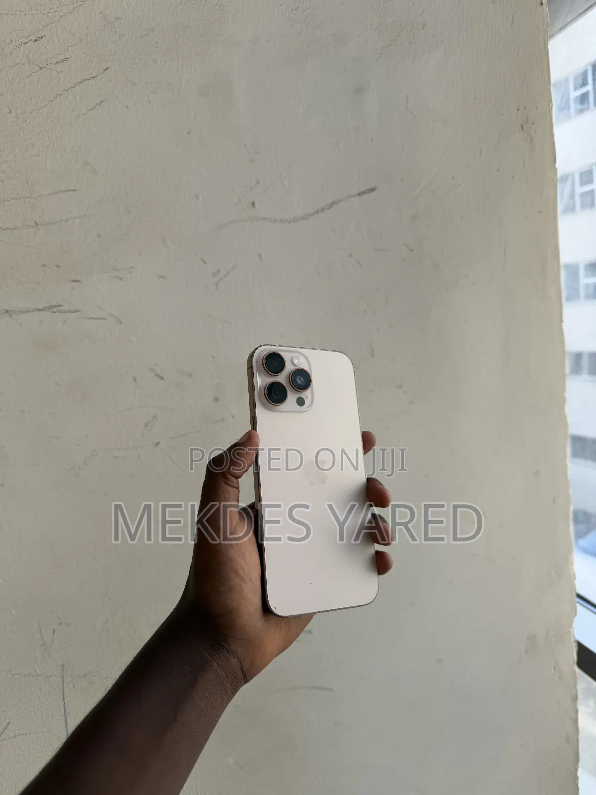 New Apple iPhone 16 Pro Max 1 TB Gold
