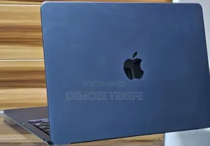 New Apple MacBook Air 2025 M4 13-inch 16GB Apple M4 Pro SSD 256GB