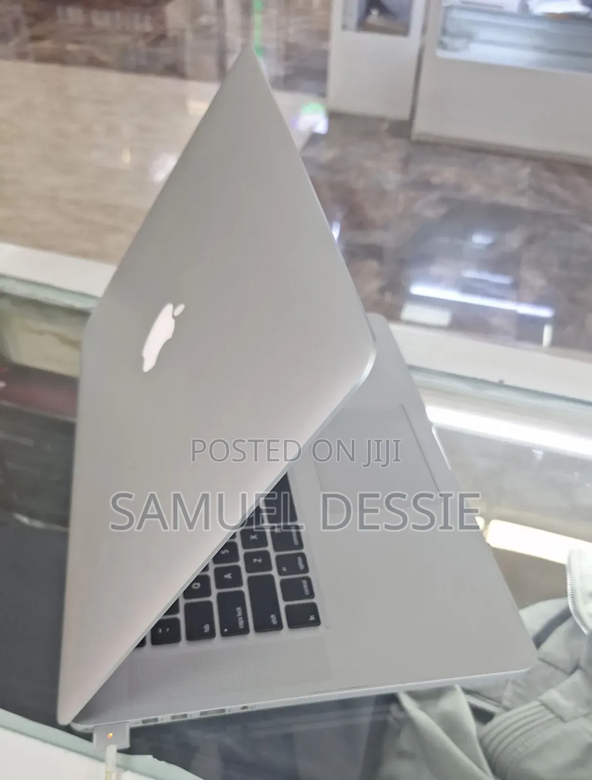 New Laptop Apple MacBook Pro 2015 16GB Intel Core i7 SSD 256GB