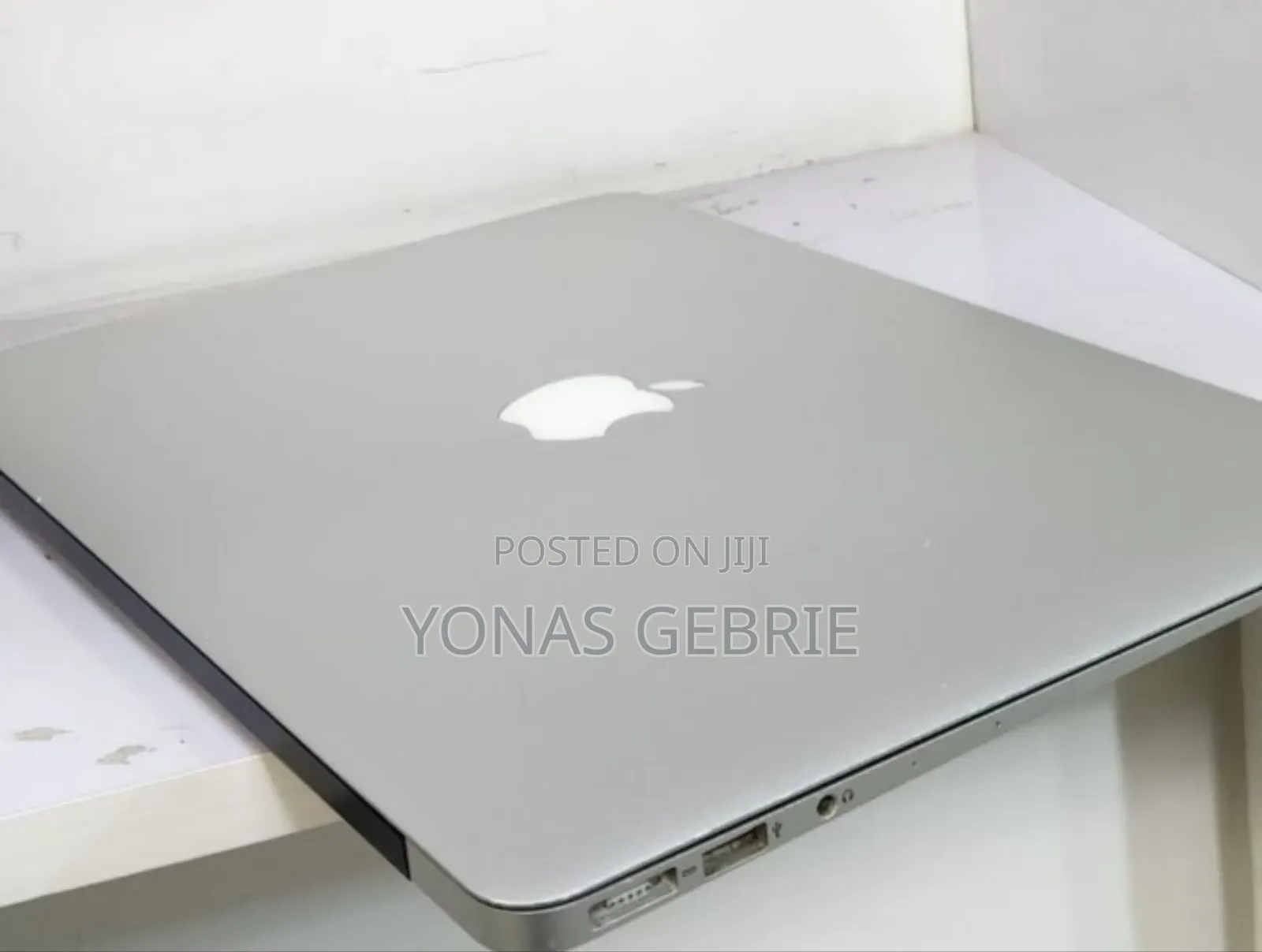 New Laptop Apple MacBook 8GB Intel Core i5 SSD 256GB