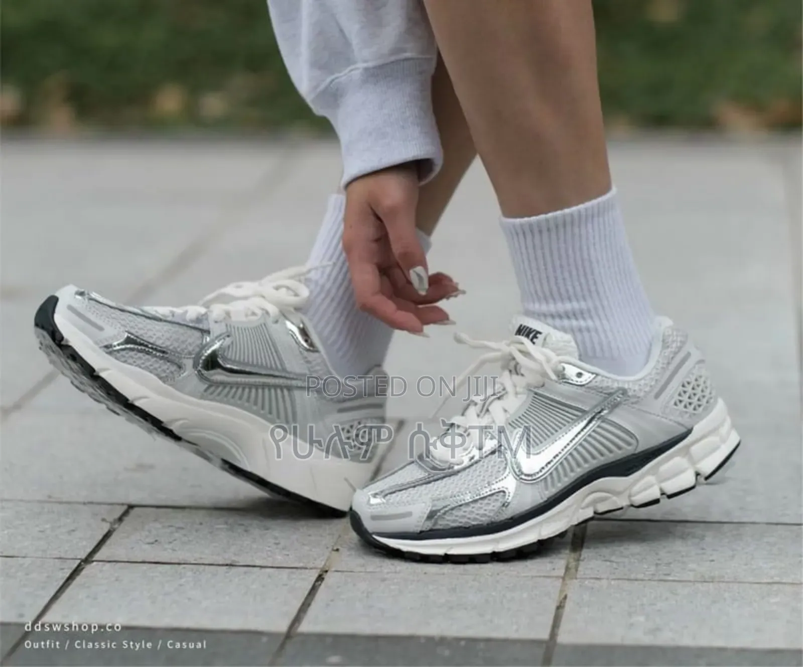 Nike Vomero 5 'Photon Dust/Metallic Silver' WMNS Shoes