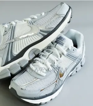 Nike Vomero 5 'Photon Dust/Metallic Silver' WMNS Shoes