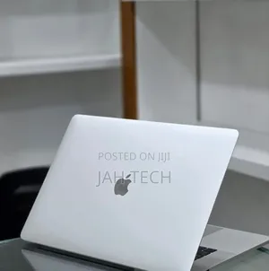 New Laptop Apple MacBook Pro 2016 16GB Intel Core i7 SSD 256GB