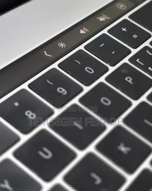 New Laptop Apple MacBook Pro 2016 16GB Intel Core i7 SSD 256GB