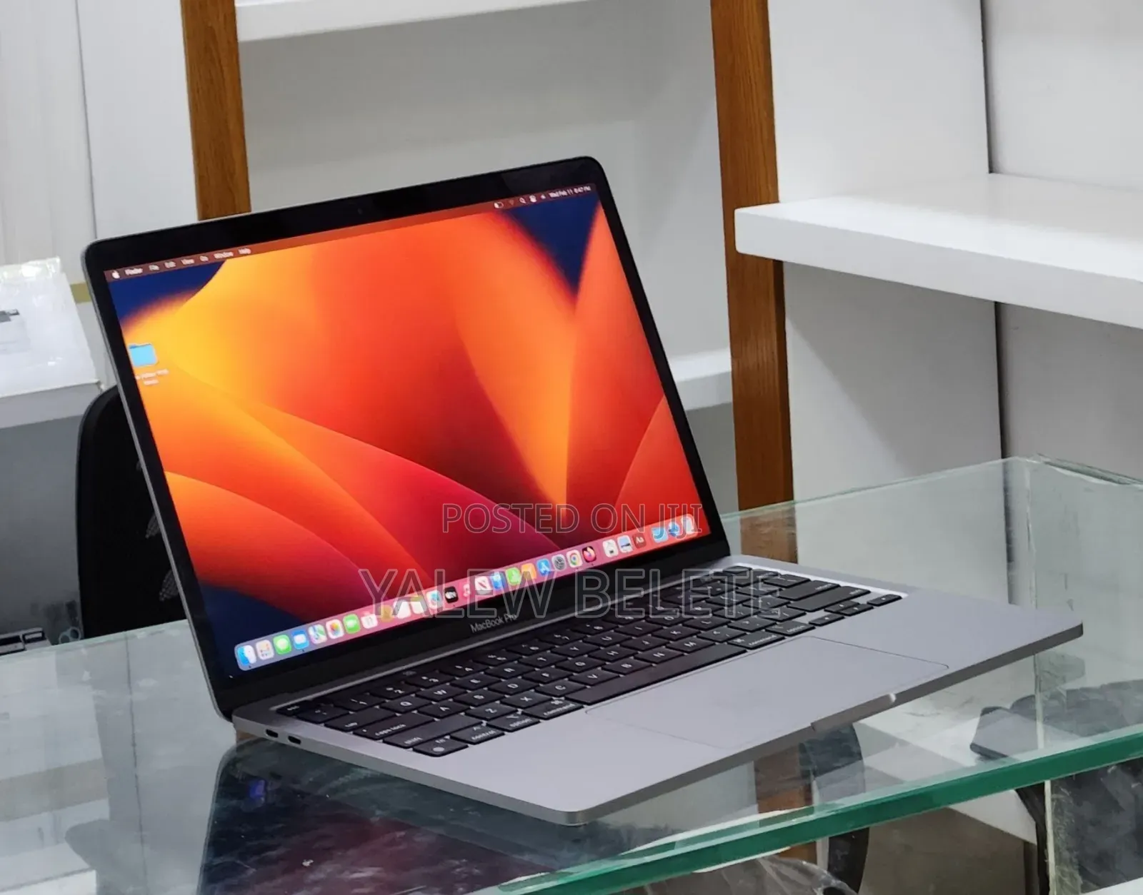 New Laptop Apple MacBook Pro 2022 M2 8GB Apple M2 SSD 256GB