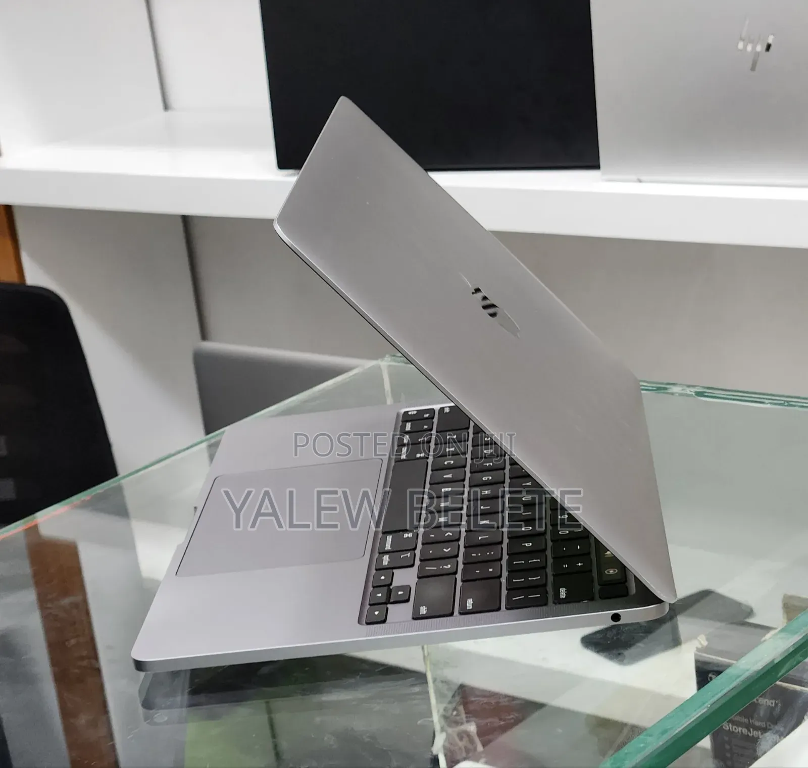 New Laptop Apple MacBook Pro 2020 M1 16GB Apple M1 Pro SSD 256GB