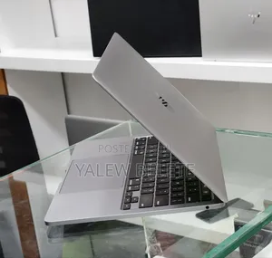 New Laptop Apple MacBook Pro 2020 M1 16GB Apple M1 Pro SSD 256GB