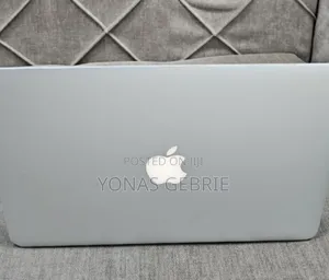 New Laptop Apple MacBook 8GB Intel Core i7 SSD 256GB